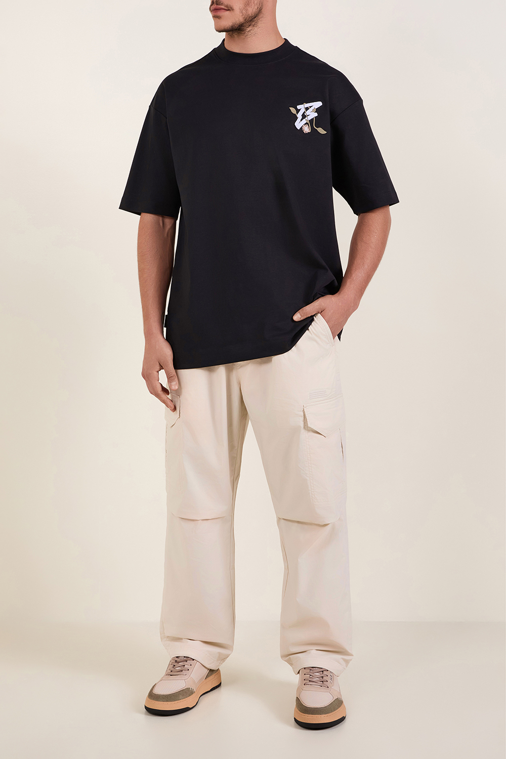 חולצת טי בגזרה משוחררת